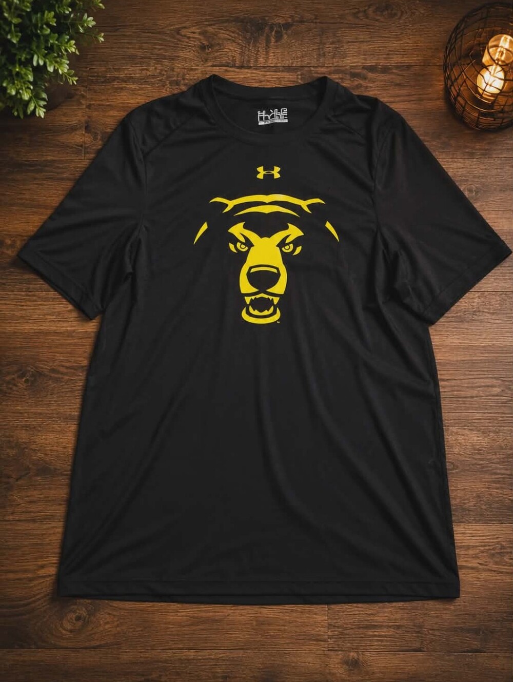 Under Armour Heatgear Loose Style Black T-Shirt with Yellow Bear Design Size XL
